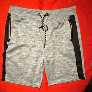 Airwalk EUC Gray shorts